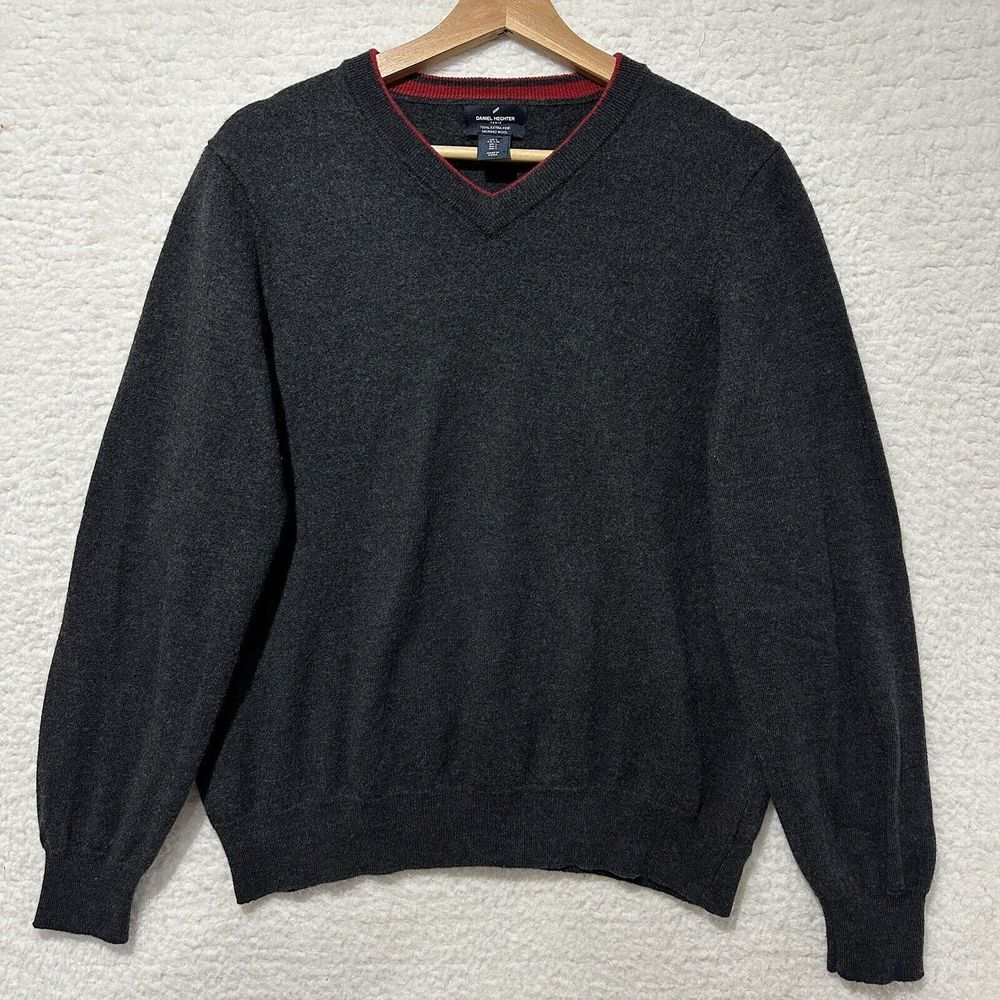 Daniel Hechter Paris Mens Gray 100% Extra Fine Merino Wool V-Neck Sweater Size L